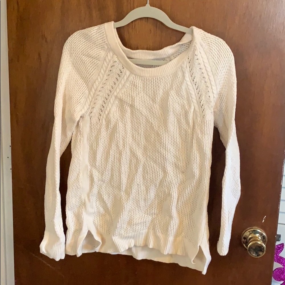 Long sleeved sweater.